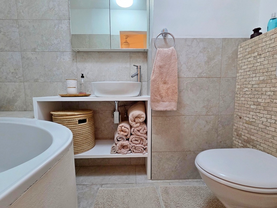 To Let 1 Bedroom Property for Rent in Green Point Western Cape